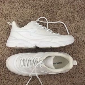 Size 8.5 cute white sneakers